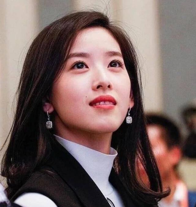 身價過百億，依舊靠邊站，畢業走向巔峰，做豪門貴婦不如投資自己 娛樂八卦吃瓜 第7张