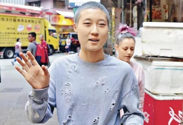 同樣是成龍的孩子，為啥房祖名坐擁220億財產，小龍女卻淪落街頭 娛樂八卦吃瓜 第22张