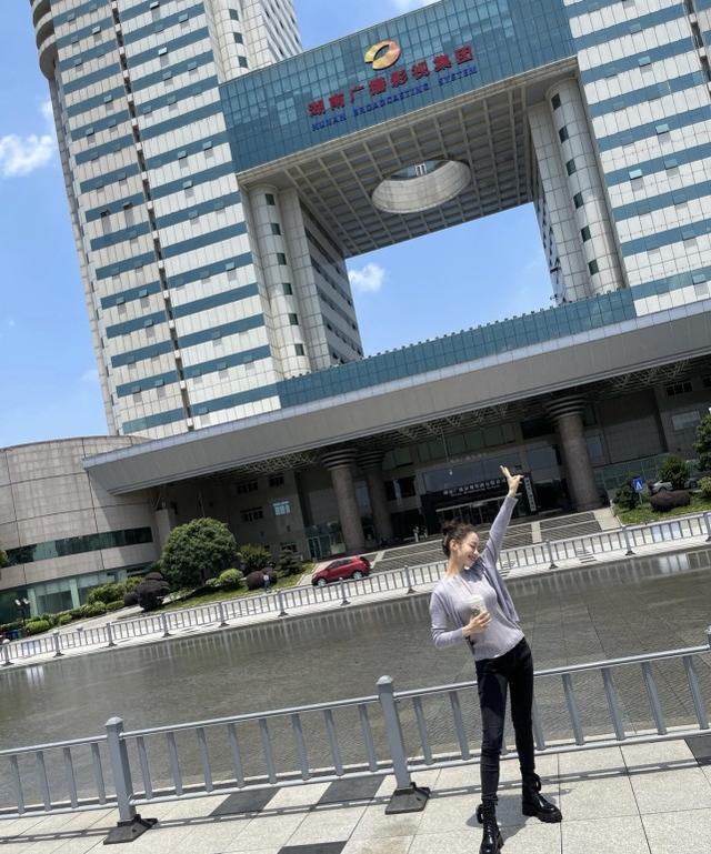 吉娜懷孕只是「玩玩」，穿緊身衣恢復巴掌腰小細腿，基因強大 娛樂八卦吃瓜 第3张