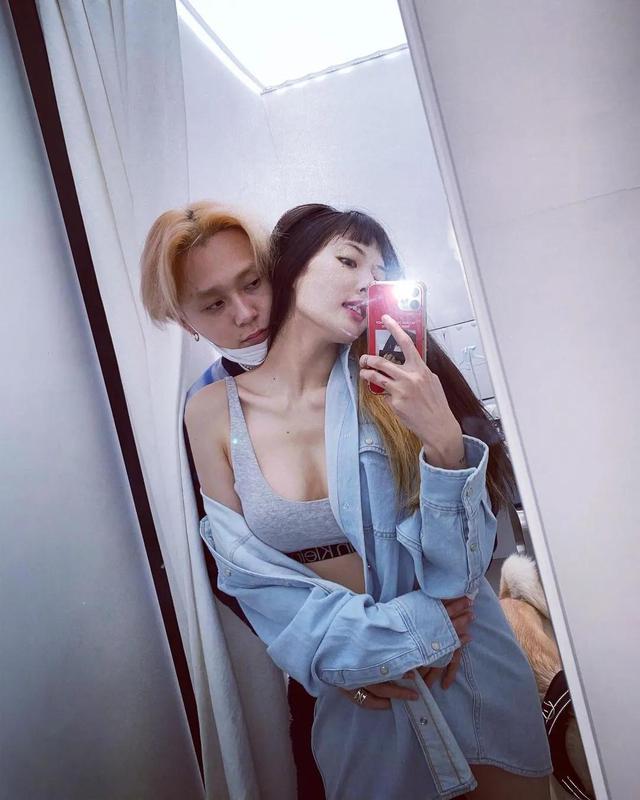 Hyuna shows off her body in the locker room! The return is indefinitely  delayed, is questioned and wants to be a \