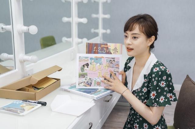 「娘娘」孫儷留長發！罕見曬照長發挽起溫婉淑女，網友：換風格了 娛樂八卦吃瓜 第5张