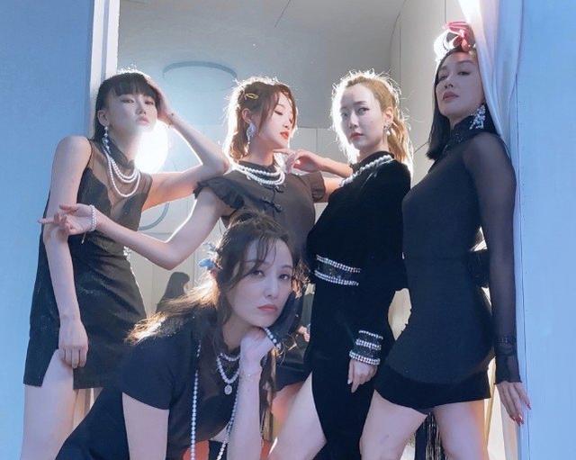 黃齡曬姐姐們美照，50歲鍾麗緹身材曲線太誘人，鄭希怡依然霸氣 娛樂八卦吃瓜 第2张