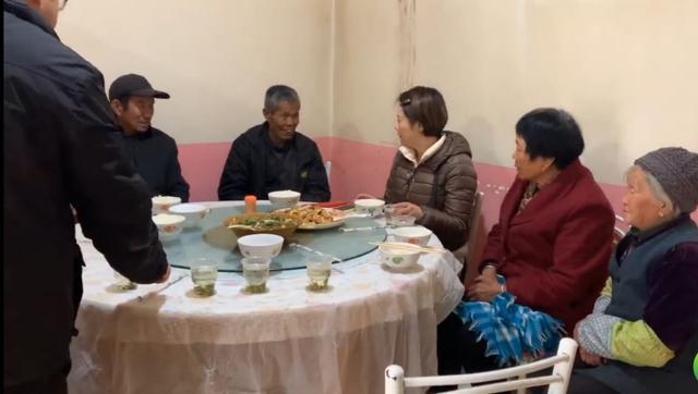 袁立做公益多年，為何至今仍被人質疑？從3方面分析原因所在 娛樂八卦吃瓜 第8张