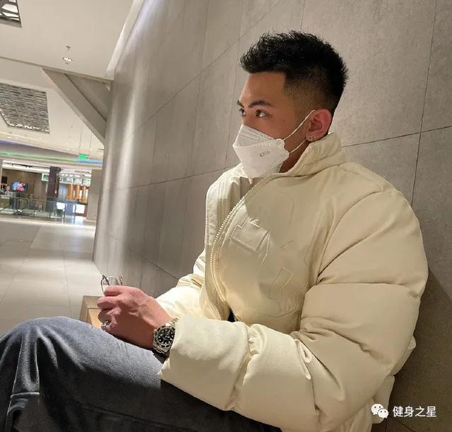 南京筋肉小狼狗走紅，顏值身材撩爆網友，這身材著實令人羨慕 健身減肥達人 第4张