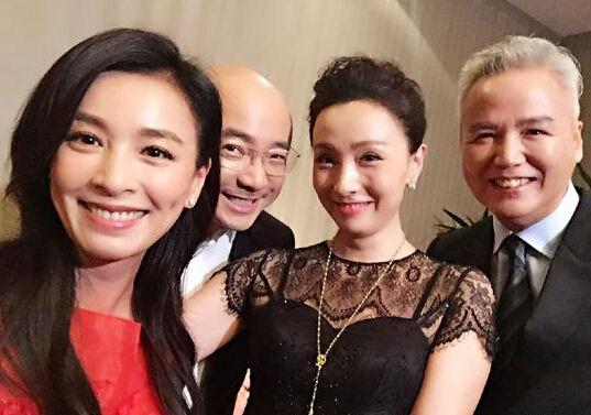 貌合神離？徐崢陶虹合體出遊被偶遇，18年婚姻後依舊沒放手 娛樂八卦吃瓜 第13张