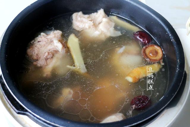 超簡單的，骨湯養生火鍋做法，營養健康，味道不比飯店差 熱愛美食 第9张