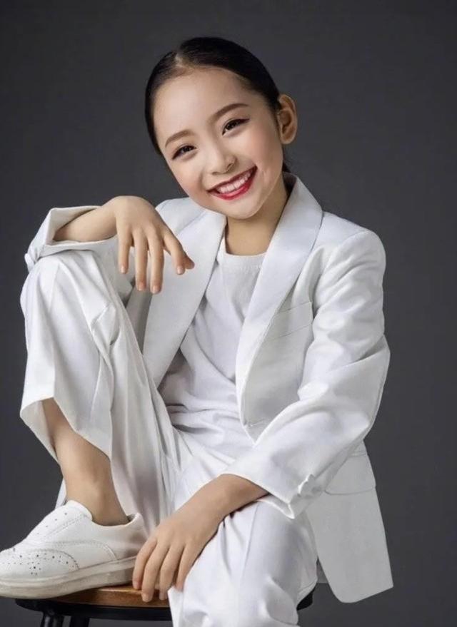 范冰冰堂妹范朵朵近照公開，穿婚紗走T台，全家勇闖娛樂圈 娛樂八卦吃瓜 第6张
