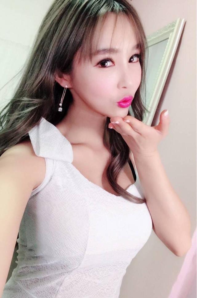 韓國拳擊比賽舉牌女郎！挺翹臀部+完美曲線，好身材讓她焦聚全場 街拍正妹 第3张