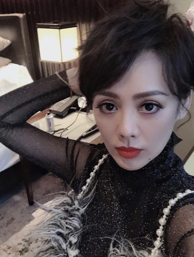 寧靜乘風破浪後曬美照，穿西裝配黃發，被「不老女神」楊丞琳大誇 娛樂八卦吃瓜 第6张