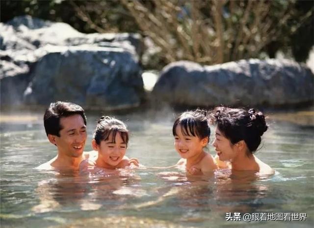全裸泡温泉没问题！半裸运动绝对不行？日本的潜规则让外国人蒙圈