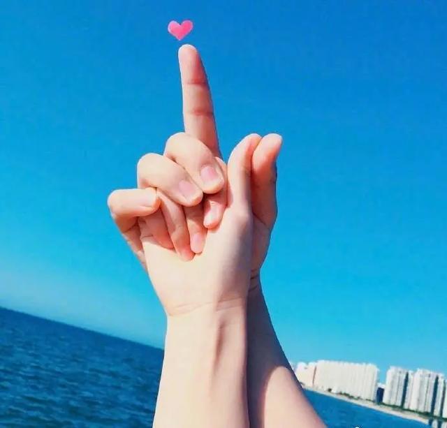 情人节送老公什么礼物好情人节送礼物祝福语图片，浪漫深情，甜到心坎里！