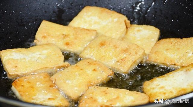 豆腐這樣做，沒有肉卻吃出肉味，燉一鍋真饞人 熱愛美食 第13张