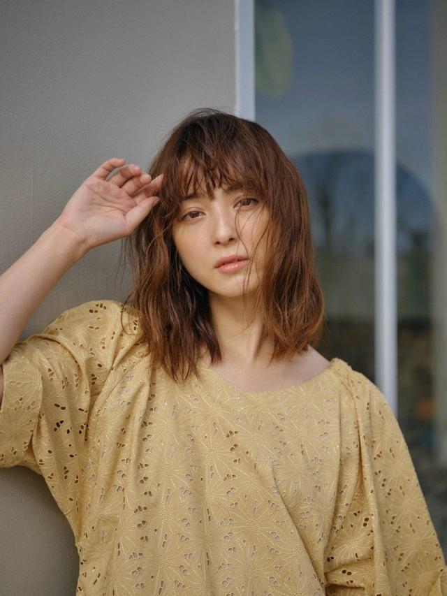 佐佐木希風波後低調復工，工作照笑意滿滿，看起來絲毫沒受到影響 娛樂八卦吃瓜 第5张