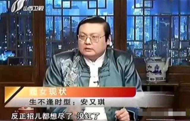 曾是最紅的超女冠軍，如今路邊舞台賣力演唱，商場走穴凍到直哆嗦 娛樂八卦吃瓜 第7张