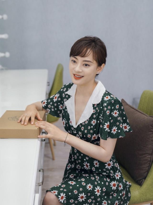 孫儷和同父異母妹妹合體，帶妹妹高考後放鬆，兩人跳勁舞沒年齡差 娛樂八卦吃瓜 第6张