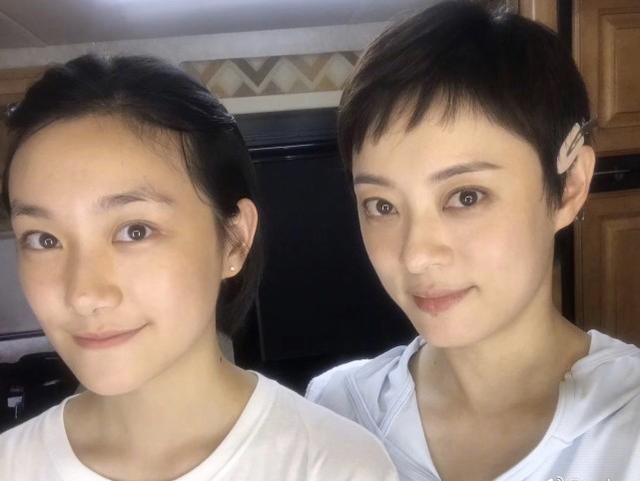 孫儷和同父異母妹妹合體，帶妹妹高考後放鬆，兩人跳勁舞沒年齡差 娛樂八卦吃瓜 第3张