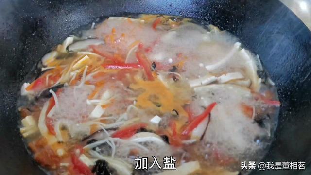 酸辣湯，記住不要先放胡椒粉，技巧告訴你，降溫喝2碗暖心又暖胃 熱愛美食 第14张