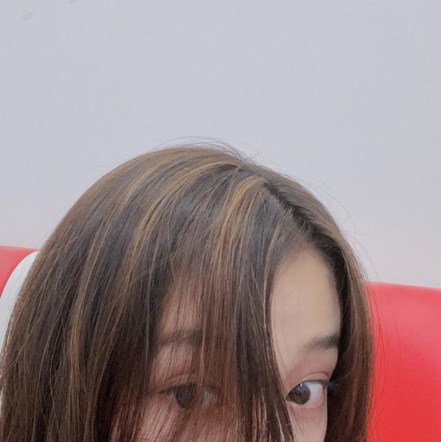 關曉彤曬美照，穿1750元T恤配41萬手錶，年紀輕輕穿搭就豪到不行 娛樂八卦吃瓜 第4张