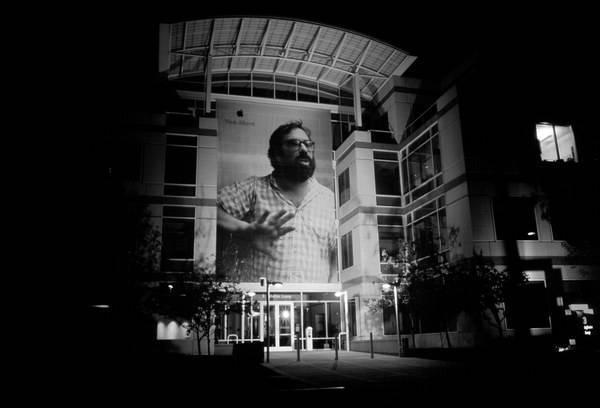 iphone广告分析（苹果最经典iPhone 广告怎么做到的）