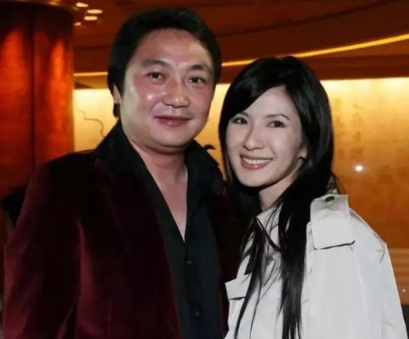 她46歲，卻身材窈窕，性感清純，跟25歲的兒子看起來像情侶 街拍正妹 第5张
