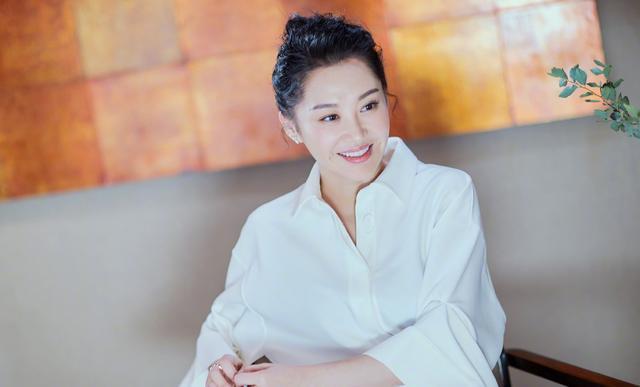有種年輕叫51歲的許晴，看她那火辣的身材，確定不是15歲少女 街拍正妹 第2张