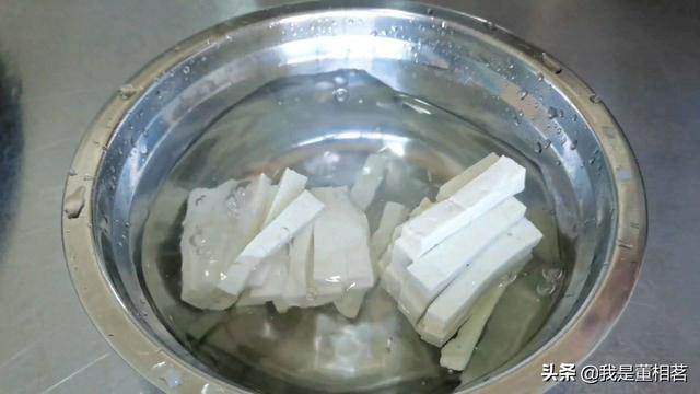 酸辣湯，記住不要先放胡椒粉，技巧告訴你，降溫喝2碗暖心又暖胃 熱愛美食 第2张