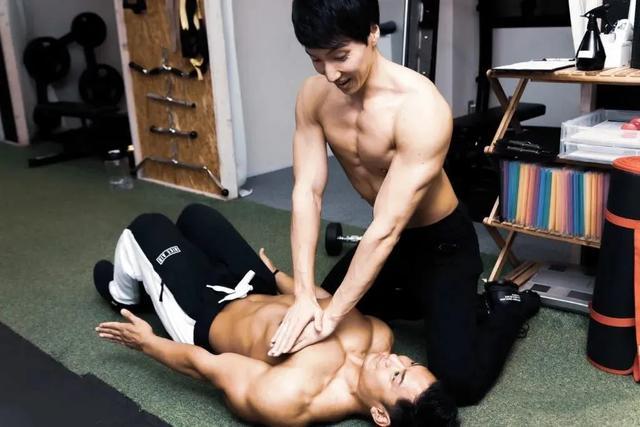 日本肌肉男開了家寫真素材網，畫風簡直太搞笑了 健身減肥達人 第19张