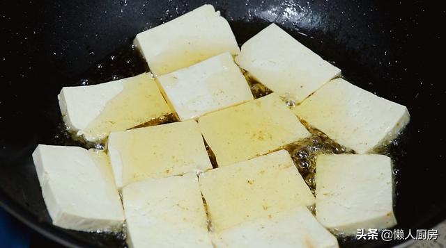 豆腐這樣做，沒有肉卻吃出肉味，燉一鍋真饞人 熱愛美食 第10张