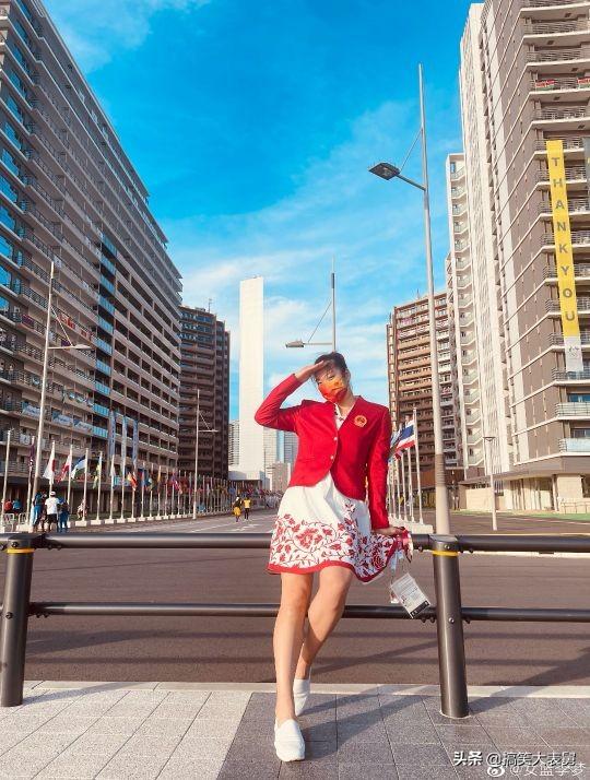 白敬亭给女篮李梦送鞋，李梦觉得很般配，满满的幸福…… 七夕送什么礼物给