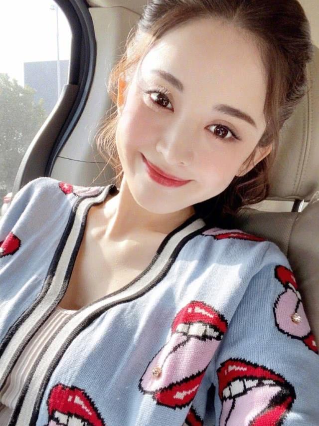 古力娜扎時尚造型流出！抹胸蛋糕裙甜美性感，身材高挑惹人羨慕 娛樂八卦吃瓜 第2张