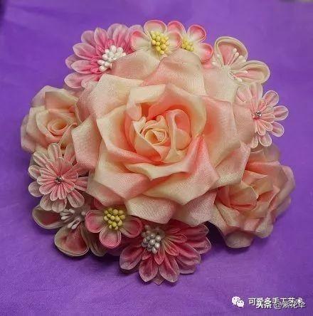 礼物彩带怎么拉出花,礼物包装拉花怎么用