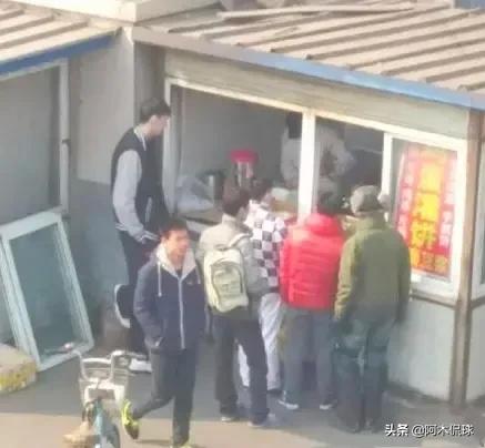 林书豪酒店的零食多到吃不完 林书豪家食谱