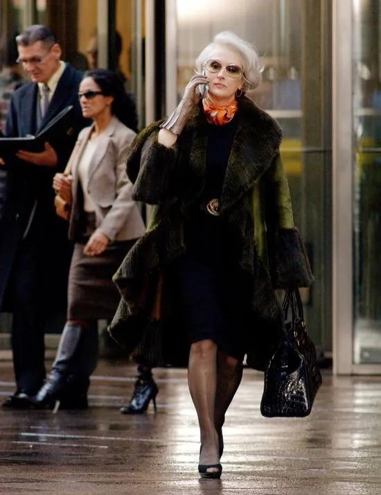 耳线的戴法（耳钉耳坠耳环耳线怎么戴）