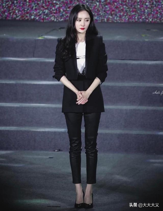 杨幂职业装有这样的员工不用发愁工作没动力秘书非你莫属