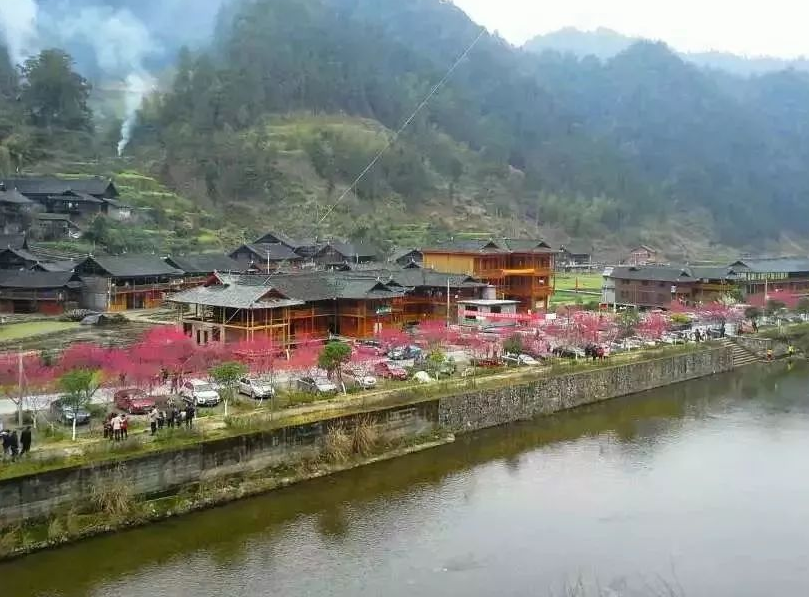 油溪桥村:湖南省娄底市新化县吉庆镇油溪桥村,有著名景点油溪河漂流