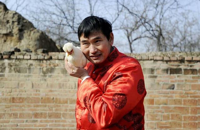 爆红11年后大衣哥就这样改写了他的结局沦为争议的炒作哥