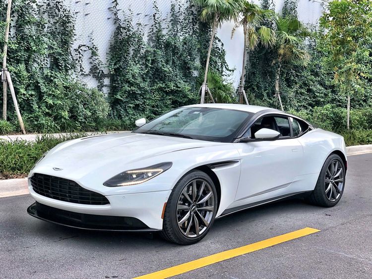 宾利欧陆gt与阿斯顿马丁 db11哪个好?