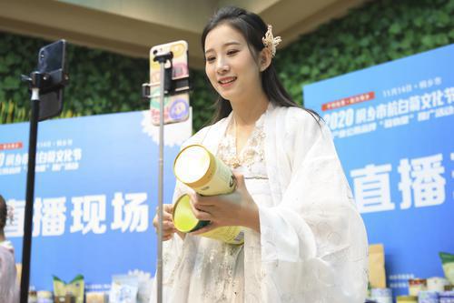 沧州嘉兴AOA体育APP下载(全省第三！嘉兴直播电商规模突破百亿元大关)  第1张