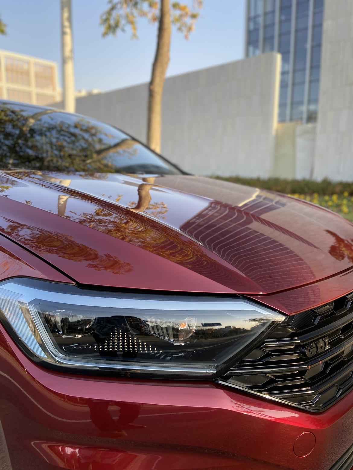 爱车美图最新系列颜色,液态金属龙血红贴速腾上真的相当ni