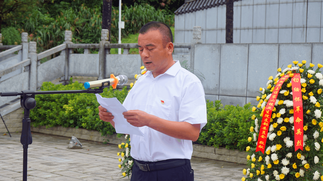 中路铺片区卫生院组织开展新党员入党宣誓暨老党员重温入党誓词活动