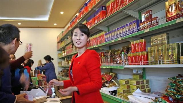 朝鲜平壤涉外商店：对中国游客只收人民币，可买回国有哪些商品？