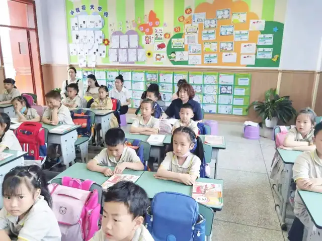 双流实验小学外国语学校——名师指导进课堂 绘本教学绎传统