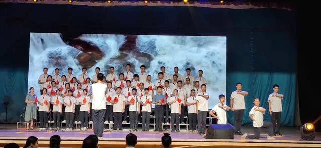 唱支歌儿给党听 | 湘潭市一中举行庆祝中国共产党建党100周年红歌比赛暨"七一"表彰大会