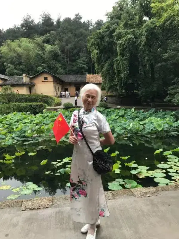 湘潭市二中开展“学史崇德—退休不褪色，永葆红色心”主题党日活动