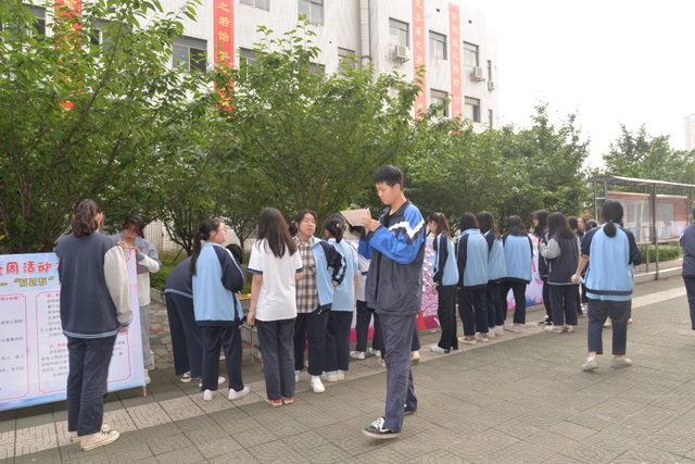 拥抱阳光，守护成长 湘潭凤凰中学开展“525”心理健康教育系列活动