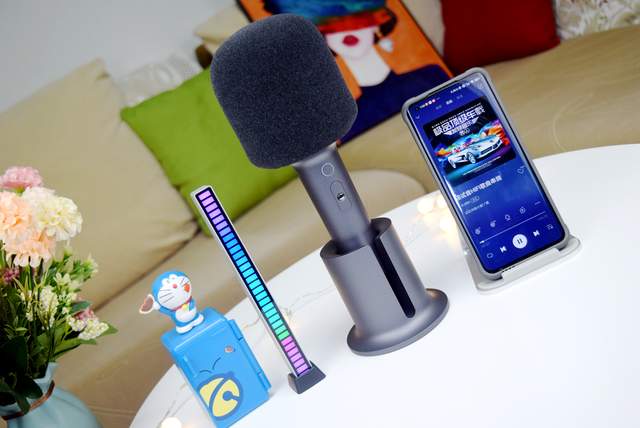 米家K歌麦克风：把KTV随身携带，不仅能唱还能听