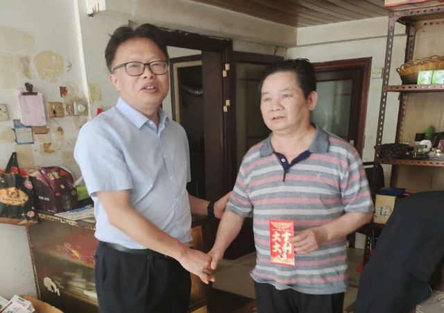 湘潭交发集团党委“七一”期间慰问困难党员