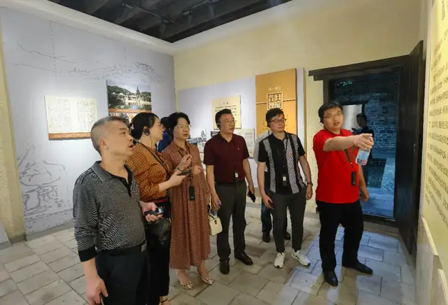 学史崇德 百年寻根 不忘初心 ——湘潭市二中理论中心组学习
