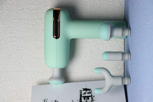 健身女孩都离不开的马卡龙绿甫士迷你筋膜枪