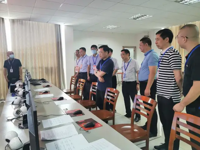 周全护考 ——省教育厅副厅长王仁祥来市一中考点视察